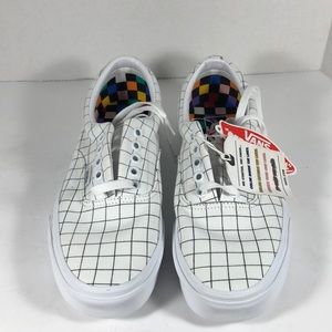 NWT “U Color” Vans Woman’s size 9